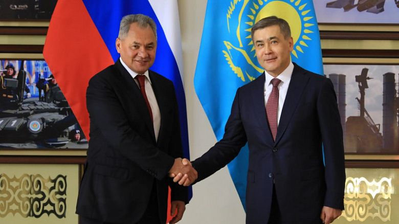 Казахстан и Россия подписали обновленный договор о военном сотрудничестве
