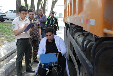 Узбекистанские экологи проверили машины на соответствие природоохранным стандартам 