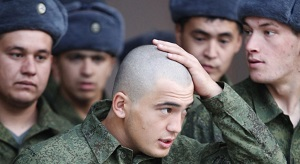 «Забирают всех подряд». Туркменские военкоматы объявили «охоту» на призывников.