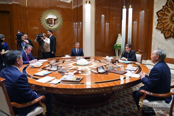 Президенты центральноазиатской "пятерки" провели встречу в узком формате