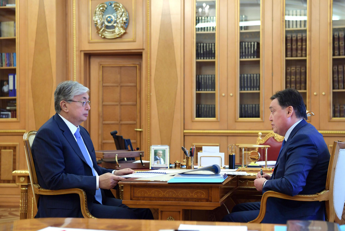 Касым-Жомарт Токаев премьер министр. Касым-Жомарт Токаев и Аскар мамин. Премьер министр Казахстана 2019.
