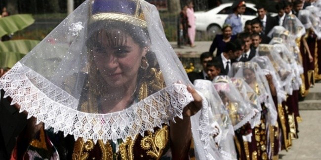 С 1 сентября брачный возраст мужчин и женщин в Узбекистане уравняют