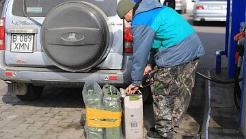 Казахстан вводит запрет на вывоз автотранспортом бензина и дизтоплива