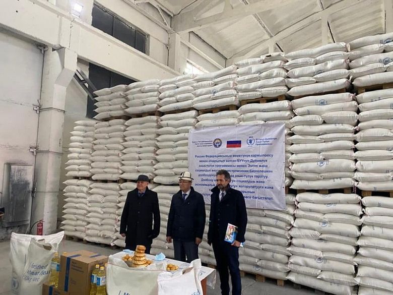 Россия передала Кыргызстану 9 тыс. тонн продовольствия
