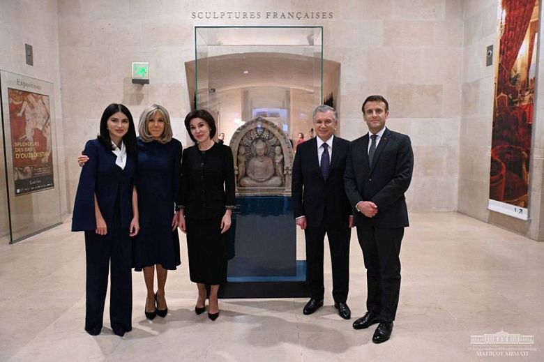 Мирзиёев и Макрон открыли в Лувре выставку Узбекистана 