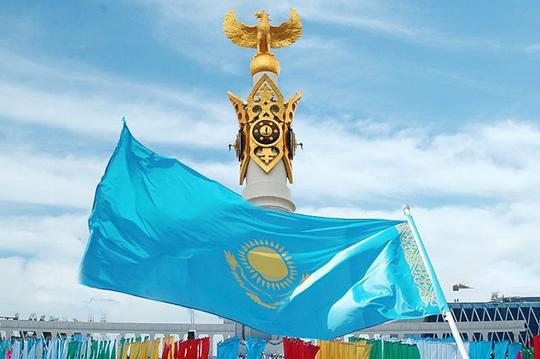 День Конституции: как менялся Основной закон Казахстана 