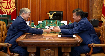 Маневры Госдепа в Кыргызстане: чью сторону занимают США в конфликте между Атамбаевым и Жээнбековым?