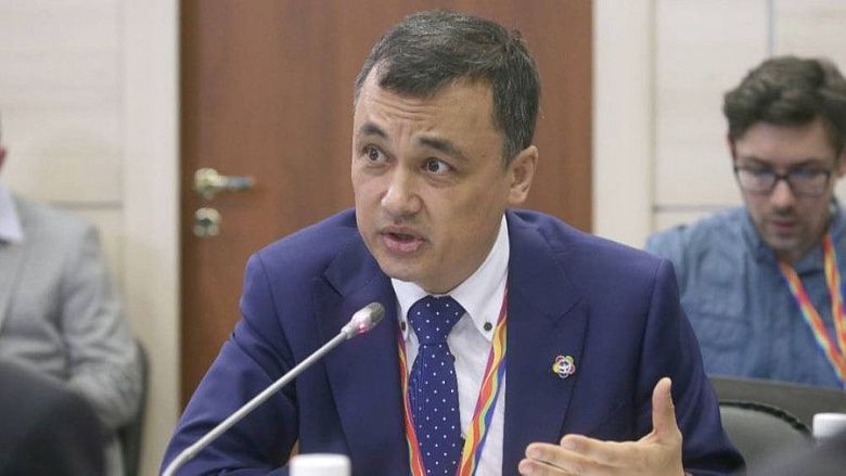 Песков: РФ не будет судить о министре информации Казахстана по прежним «неловким» словам