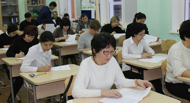 Кому запретят работать педагогами в Казахстане 
