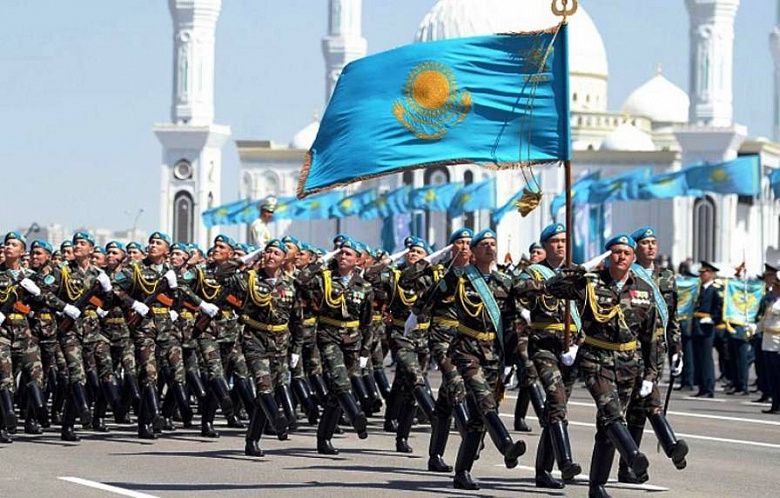 Казахстанский генерал о 23 февраля: Сейчас больше прославляют не армию, а полицию и спецслужбы