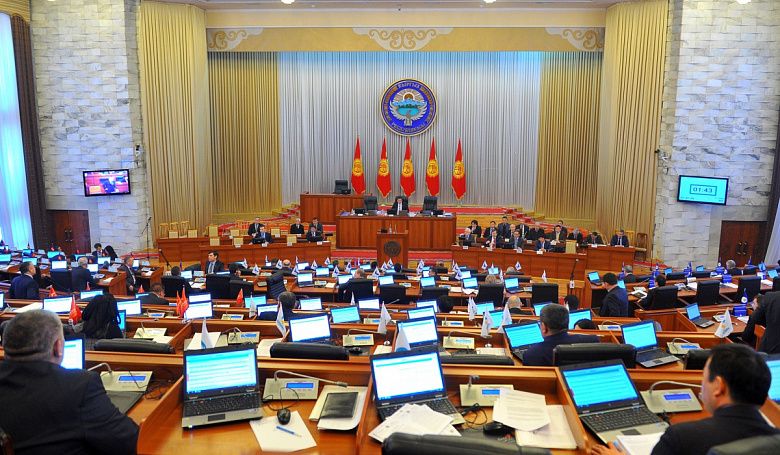 Эксперт: Накануне президентских выборов в Кыргызстане инициируются популистские законы