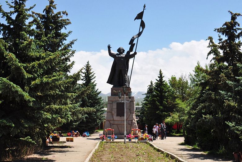 Молодежь Кыргызстана пытается сохранить культурное наследие города Каракол
