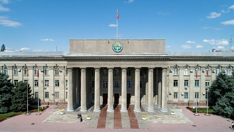 Кадровые перестановки в Киргизии: образованные люди на госслужбе не задерживаются