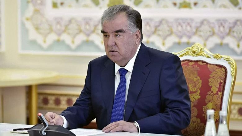 Президент Таджикистана сменил председателей 11 городов и районов страны