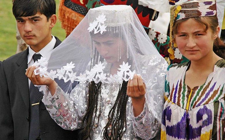 Почему в Центральной Азии до сих пор невест выбирают родители жениха