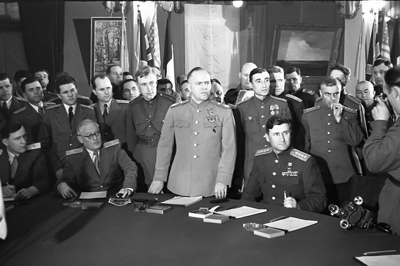 8 мая 1945 года был подписан акт о безоговорочной капитуляции Германии