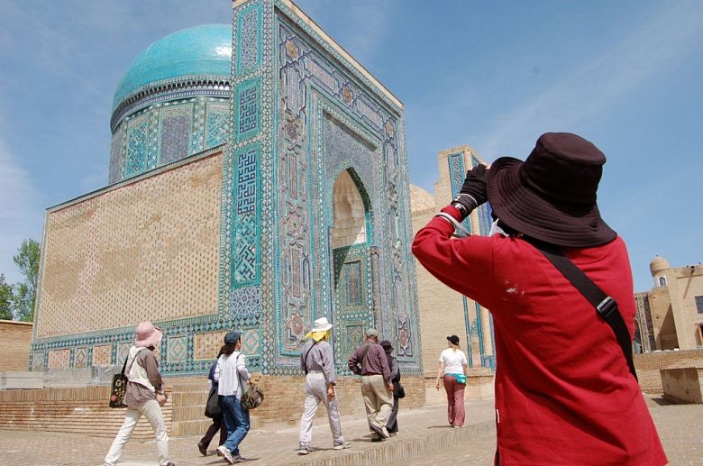 Узбекистан "крадет" туристов у Кыргызстана?