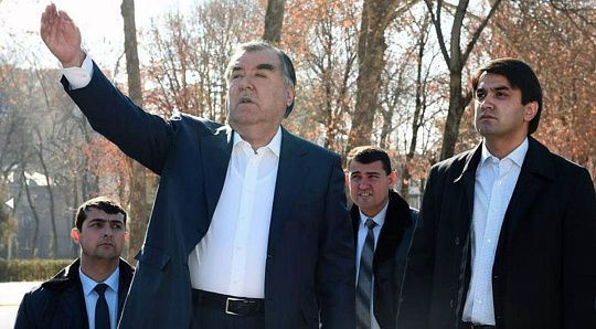 Транзит власти в Таджикистане: Рустам Эмомали будет готов к президентству только через пять лет