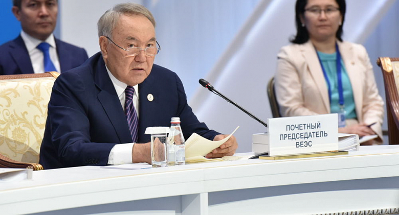 Постараюсь быть полезным: Назарбаев о новом статусе почетного председателя ВЕЭС