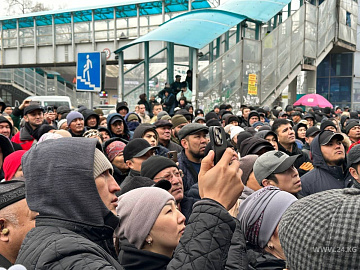 Какой же митинг без драки. В Киргизии продолжаются протесты продавцов рынков