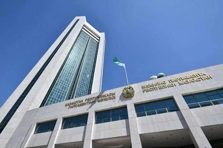 Парламент Казахстана одобрил однократный 7-летний президентский срок и переименование столицы в Астану