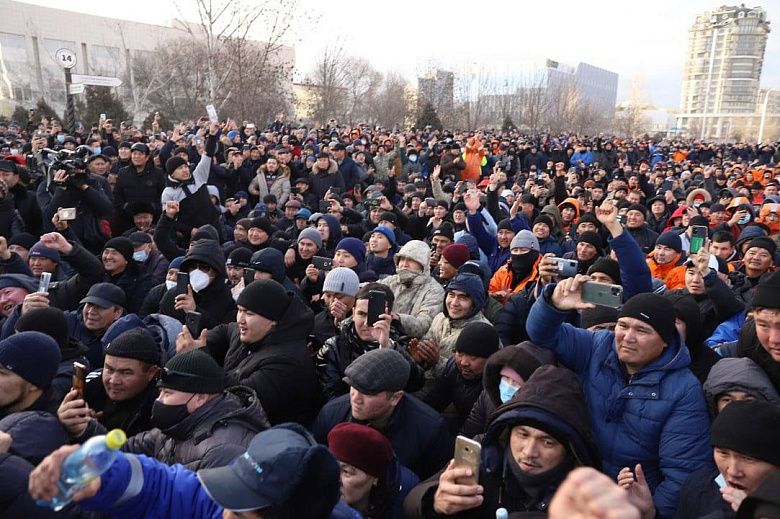 Причины протестов в Казахстане: митингующие «давят» на газ?