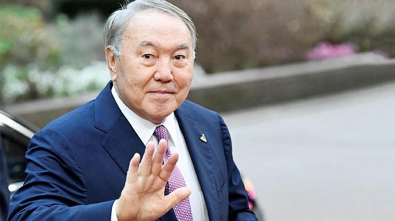 Назарбаев сложил полномочия