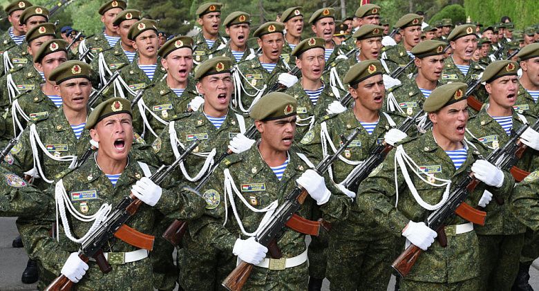 «Деды» уйдут с годами: зачем Таджикистан сокращает срок службы в армии