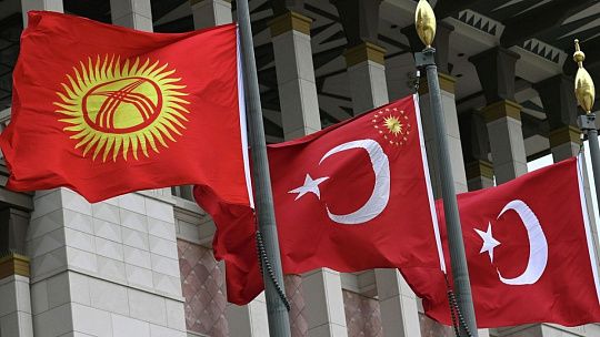 Нельзя слепо верить Турции – это опасно: обзор кыргызоязычных СМИ за неделю