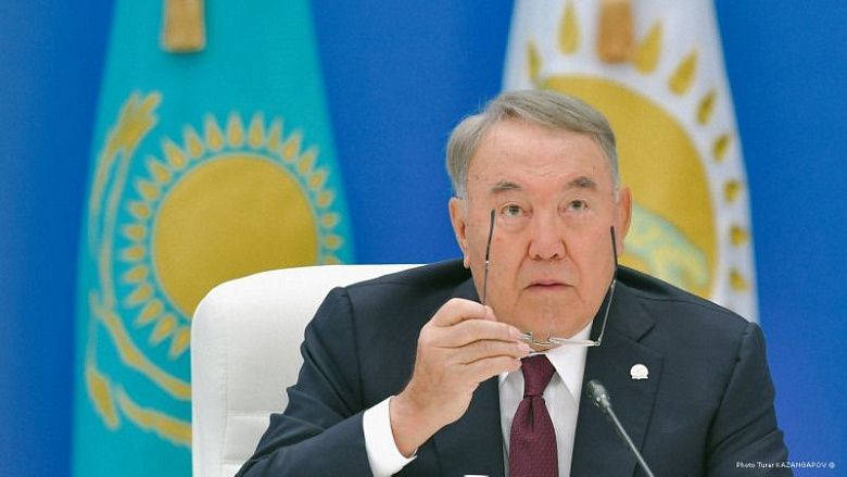 Назарбаев передаст полномочия председателя правящей партии
