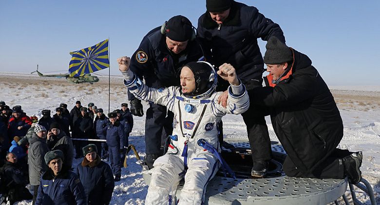 Трое космонавтов с МКС благополучно приземлились в Казахстане
