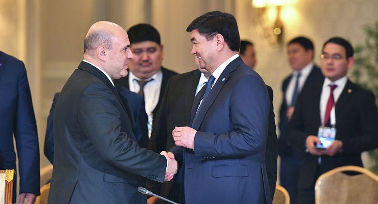 Главы правительств Кыргызстана и России переговорили по телефону. О чем?