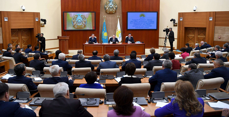 Назарбаев: Депутаты Nur Otan за последние месяцы не выразили своей позиции ни по одному резонансному случаю