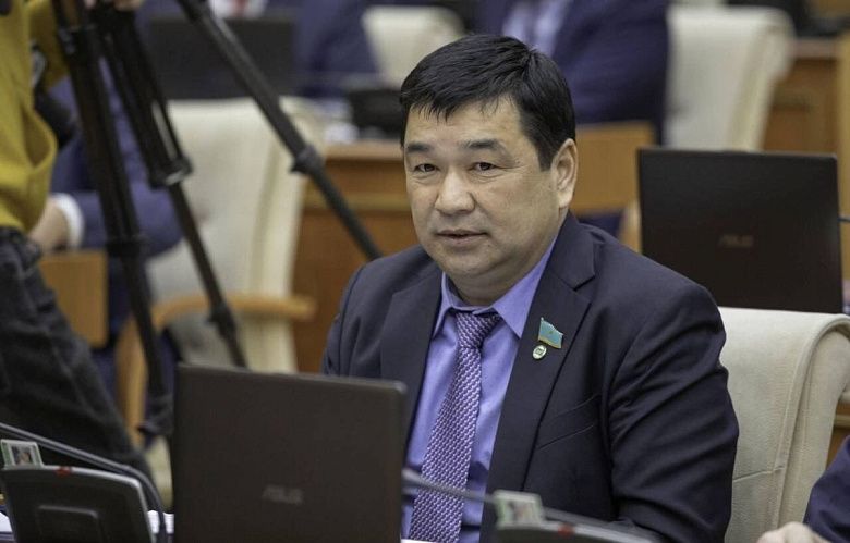 В Казахстане депутата исключили из партии за поддержку СВО