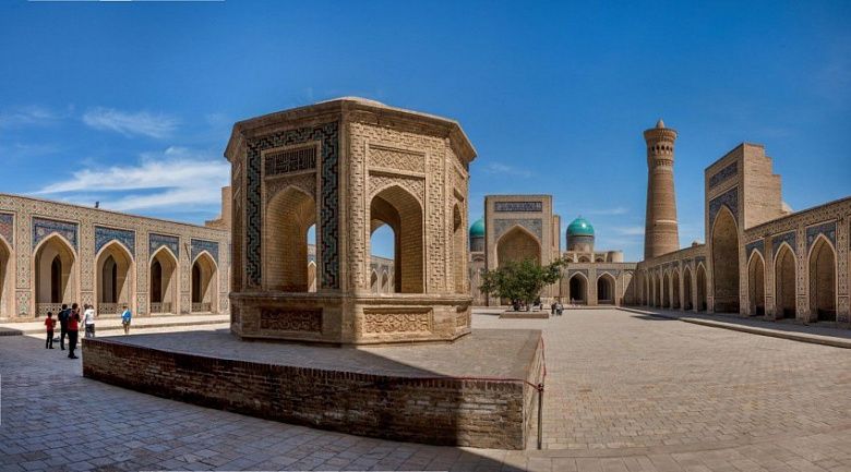Святынь хватит на всех: что паломники разных конфессий найдут в Узбекистане