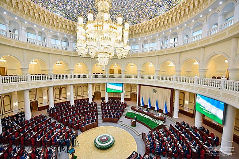 Узбекские парламентарии обяжут чиновников лично отвечать на их запросы