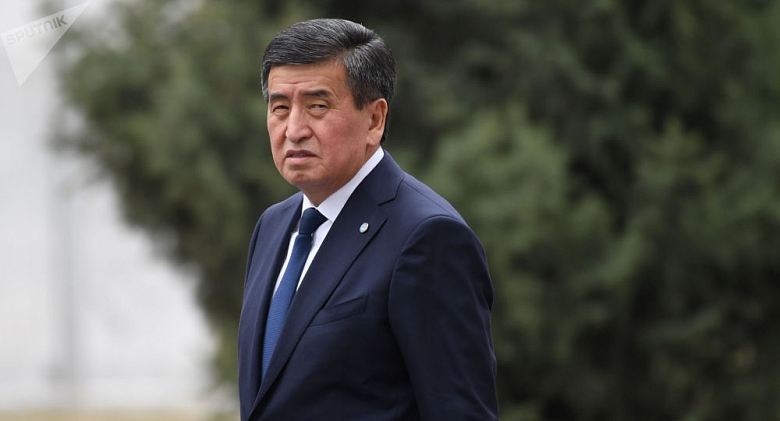 Сооронбай Жээнбеков прервал отпуск и едет в Бишкек 