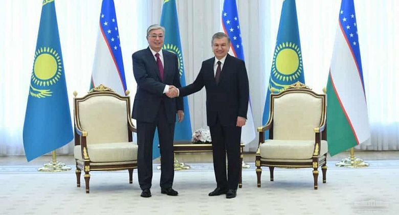 Токаев и Мирзиёев договорились помогать Кыргызстану