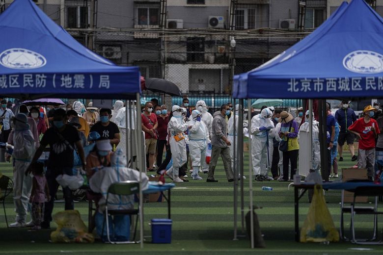 В Пекине режим «военного времени» из-за вспышки коронавируса на рынке