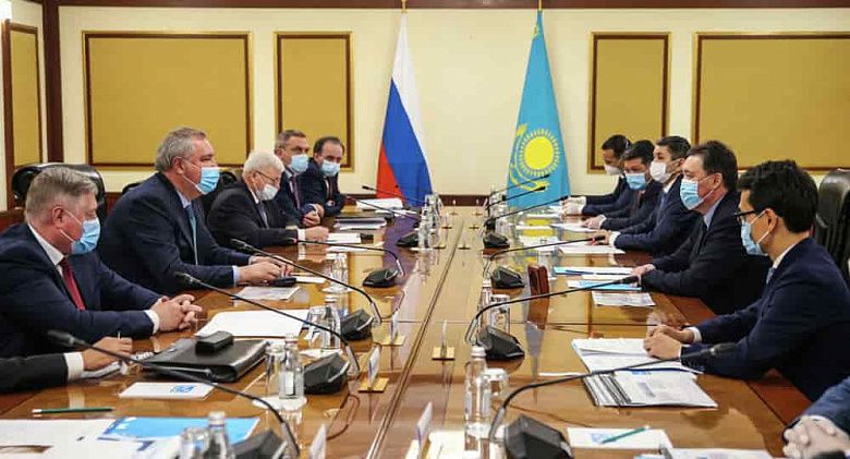 Глава Роскосмоса прибыл в Нур-Султан: Рогозин и Мамин обсудили развитие Байконура