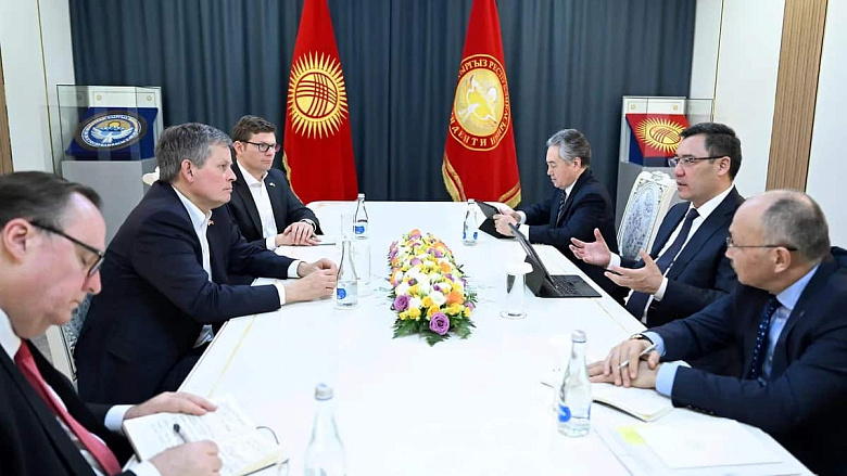 Член Сената США Стив Дейнс посетил Киргизию