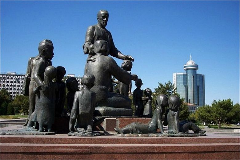 В Узбекистане возвращают названия советского периода и памятники героям Великой Отечественной войны