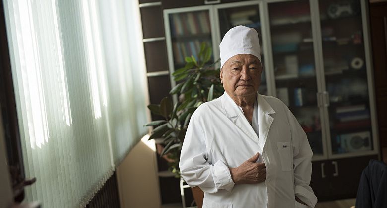 Хирург из Кыргызстана попал в Книгу рекордов Гиннесса