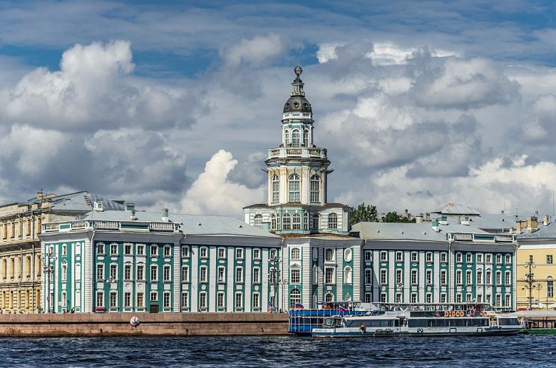 Старейший музей России Кунсткамера отмечает 306-летие