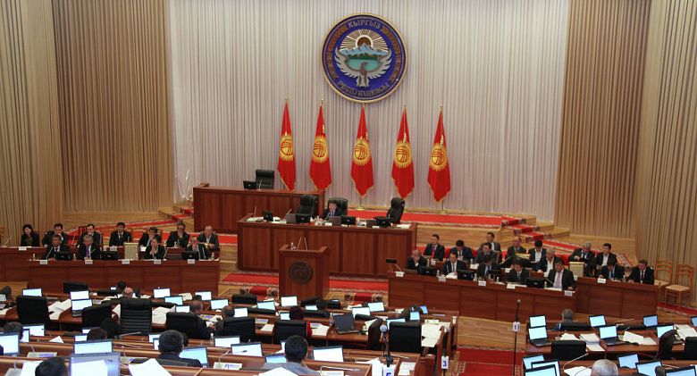 Кыргызстан возвращается к президентскому правлению