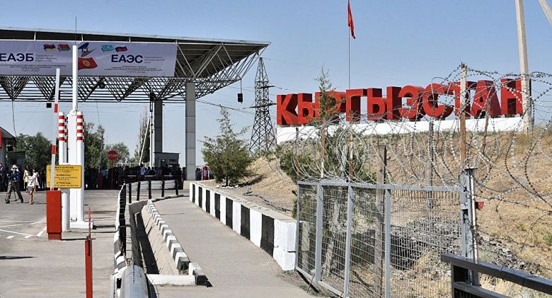 Кыргызстан примет меры по устранению заторов на казахстанской границе