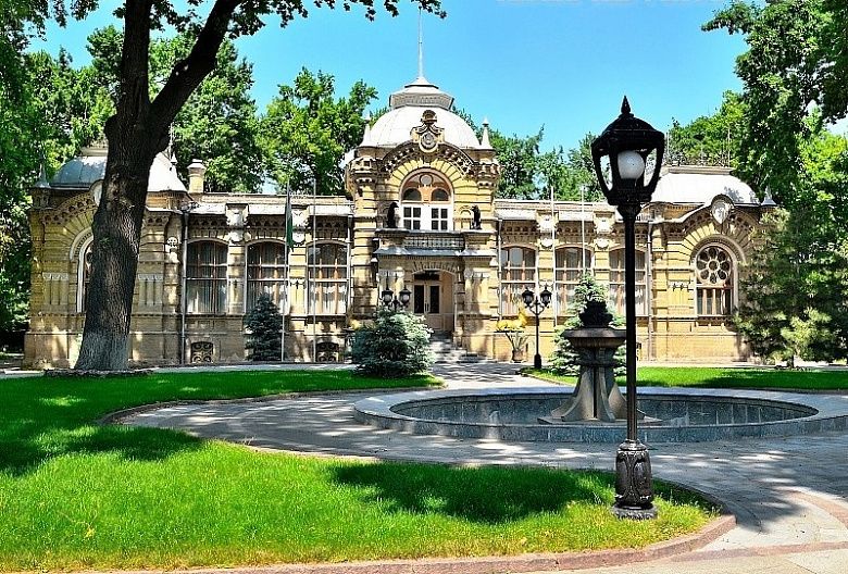 Коллекция картин князя Николая Романова вернется в его дворец в центре Ташкента