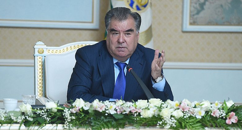 Рахмон назвал основные проблемы школ Таджикистана