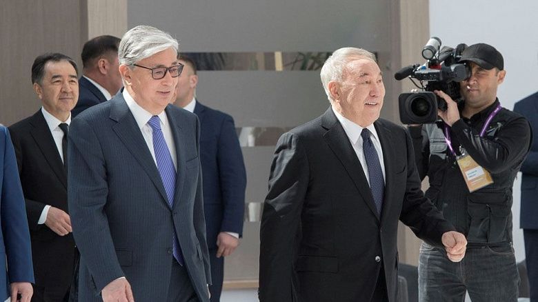 Ашимбаев: Токаев не назначает тех, кто был бы «в контрах» с Назарбаевым
