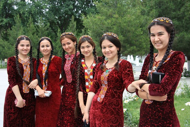 Туркменистанцы: Дым отечества нам сладок, но чужбина стала родной. Почему?